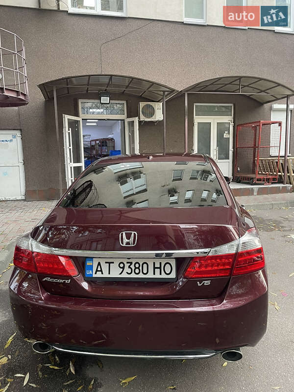 Седан Honda Accord 2013 в Києві