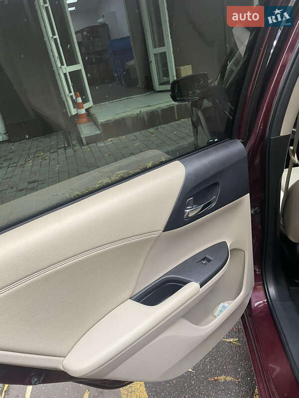 Седан Honda Accord 2013 в Києві