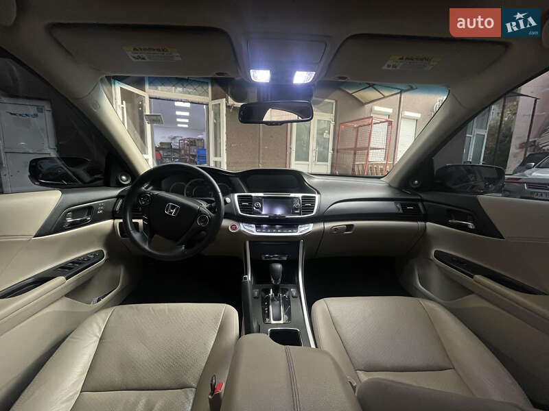 Седан Honda Accord 2013 в Києві