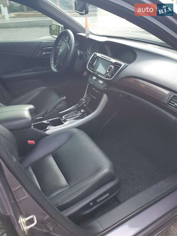 Седан Honda Accord 2016 в Чернівцях