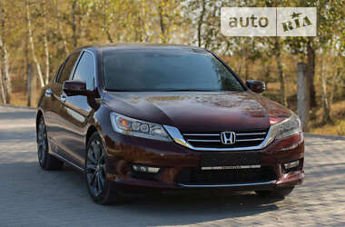 Седан Honda Accord 2015 в Львові