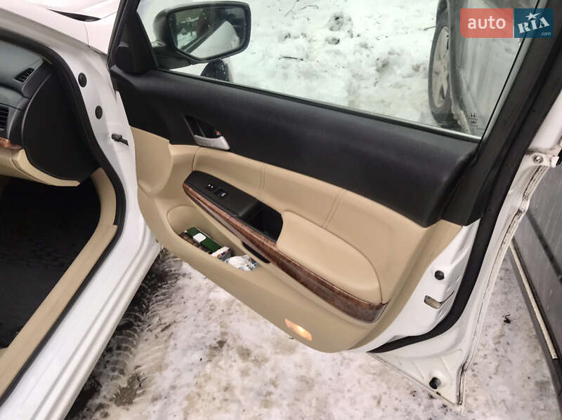 Седан Honda Accord 2010 в Львове