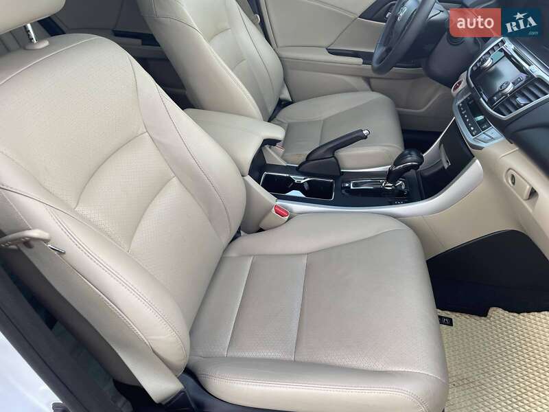 Седан Honda Accord 2015 в Дніпрі