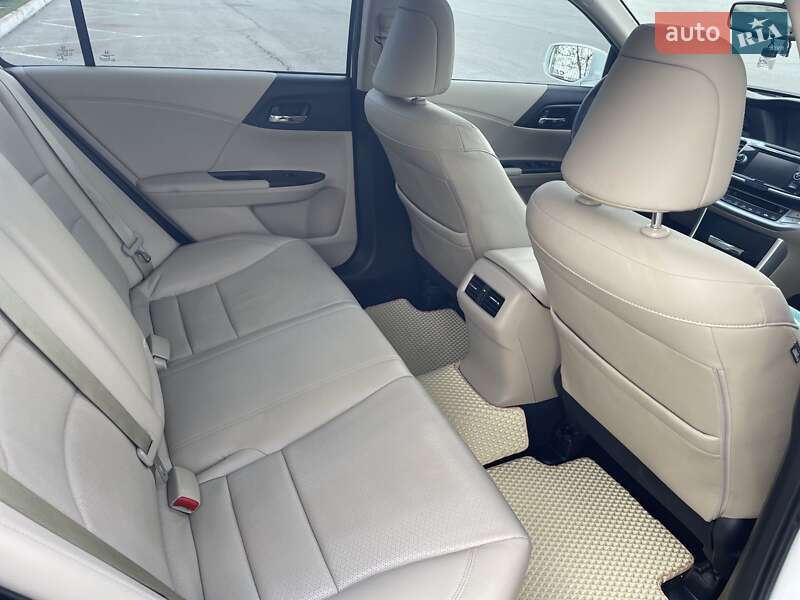 Седан Honda Accord 2015 в Дніпрі