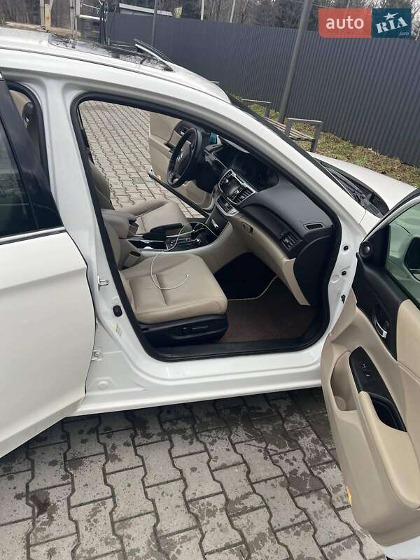 Седан Honda Accord 2014 в Львове