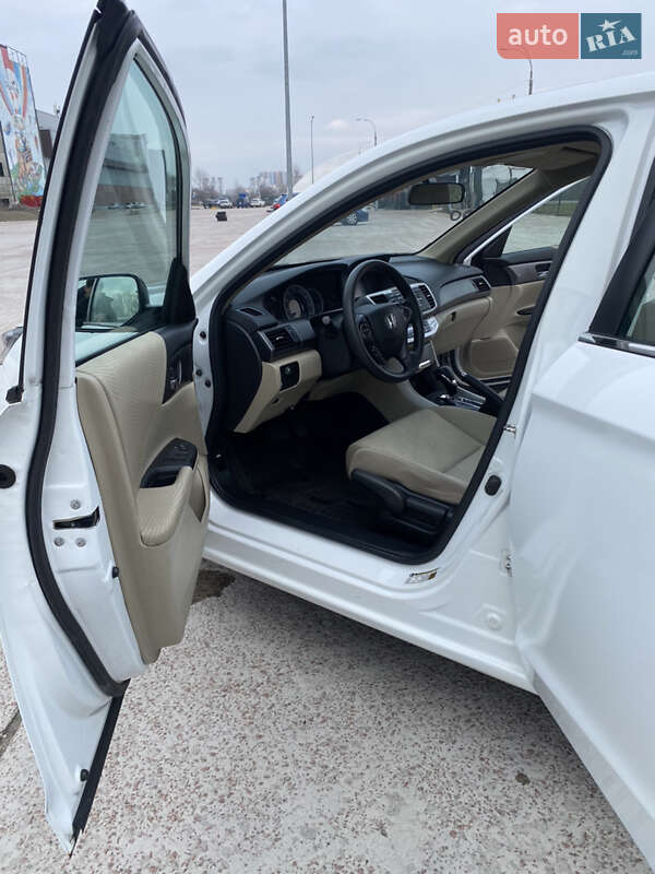 Седан Honda Accord 2014 в Киеве