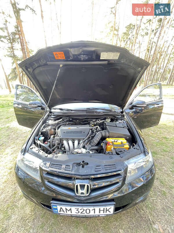 Седан Honda Accord 2006 в Ахтырке