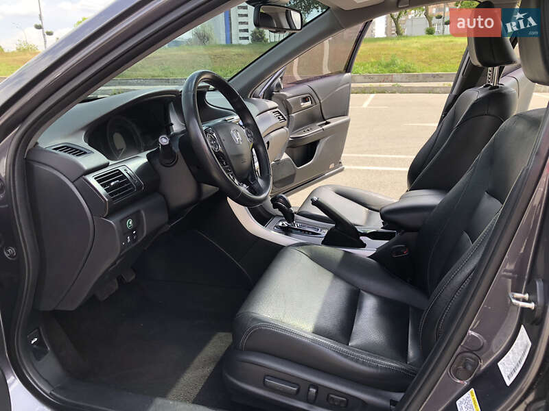 Седан Honda Accord 2014 в Киеве