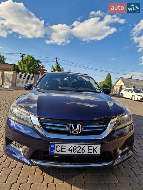 Седан Honda Accord 2014 в Чернівцях