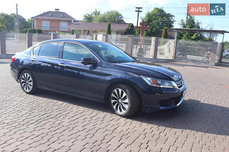 Седан Honda Accord 2014 в Чернівцях