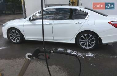 Седан Honda Accord 2013 в 