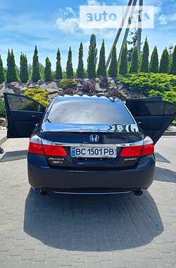 Седан Honda Accord 2015 в Мостиске