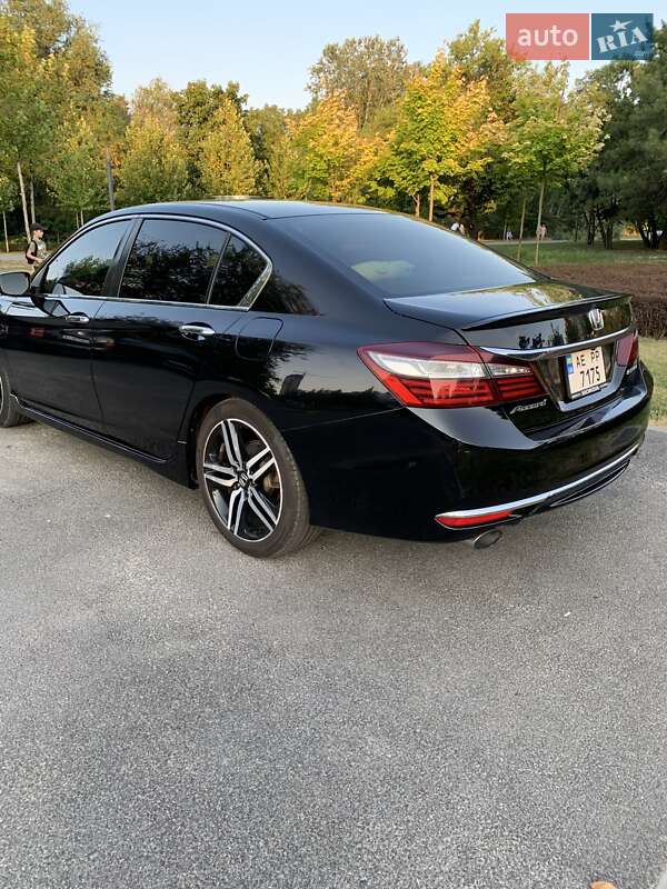 Седан Honda Accord 2016 в Днепре