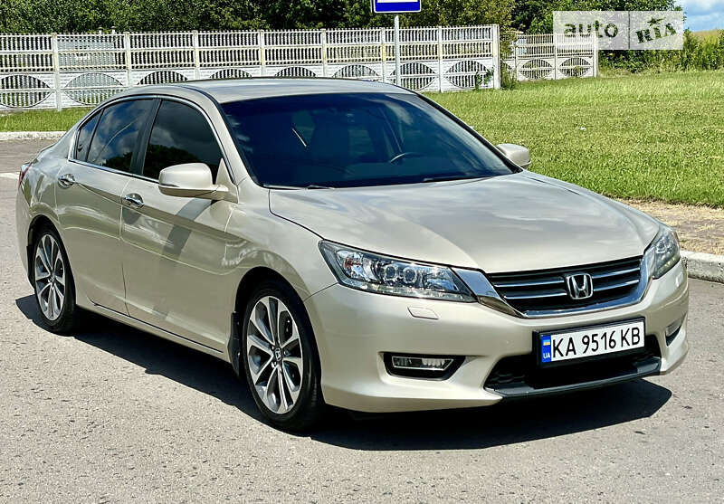 Седан Honda Accord 2013 в Ровно
