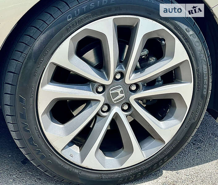 Седан Honda Accord 2013 в Ровно