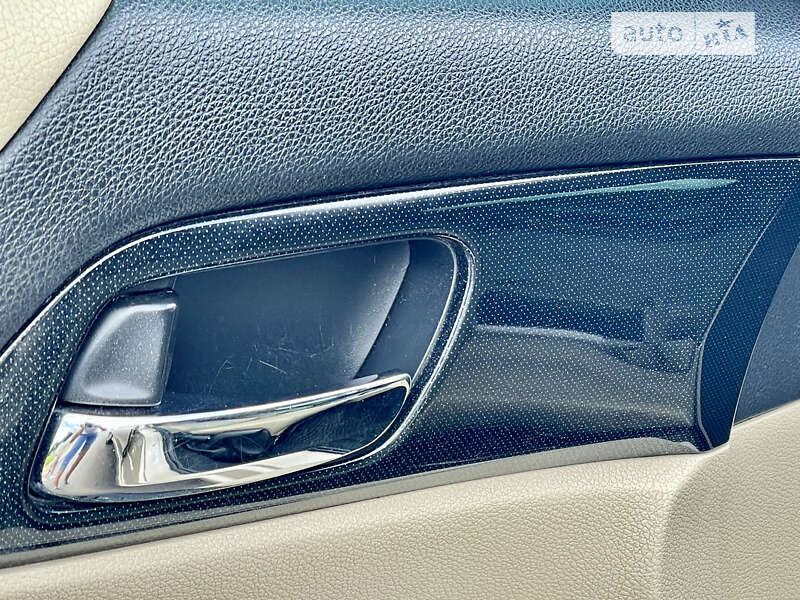 Седан Honda Accord 2013 в Ровно