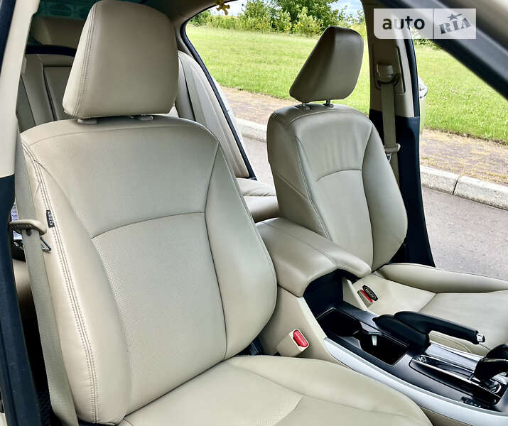 Седан Honda Accord 2013 в Ровно