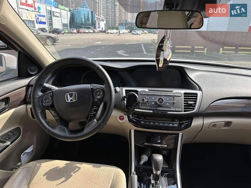 Седан Honda Accord 2016 в Києві