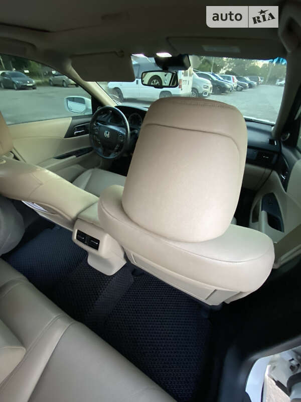 Седан Honda Accord 2012 в Дніпрі