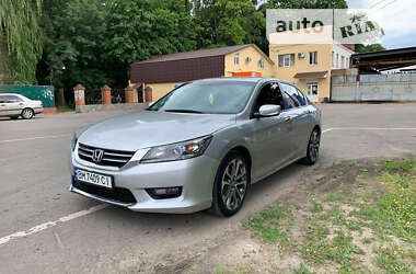 Седан Honda Accord 2015 в Ромнах