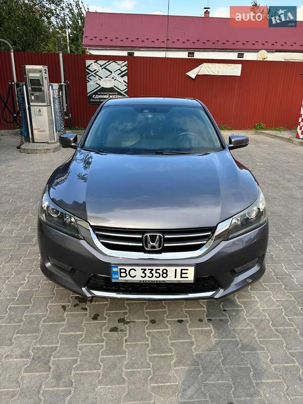 Седан Honda Accord 2014 в Львові