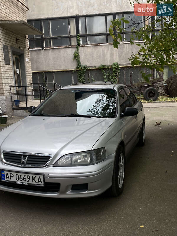 Седан Honda Accord 2000 в Запорожье