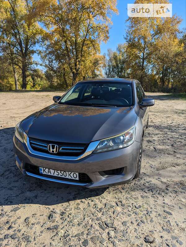 Седан Honda Accord 2015 в Києві