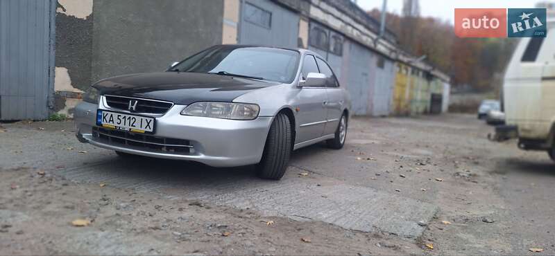 Седан Honda Accord 1999 в Києві