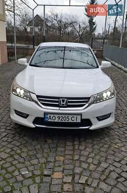 Седан Honda Accord 2013 в Ужгороде