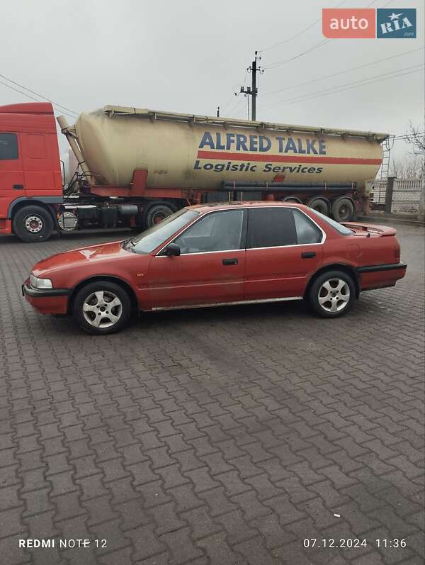 Седан Honda Accord 1990 в Чернівцях