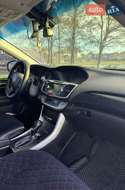Седан Honda Accord 2013 в 