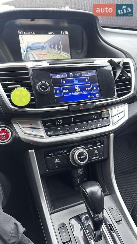 Седан Honda Accord 2015 в Львове