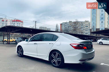 Седан Honda Accord 2015 в 
