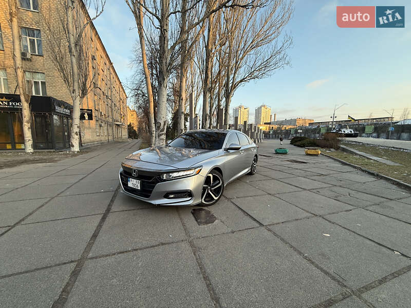 Седан Honda Accord 2019 в Киеве