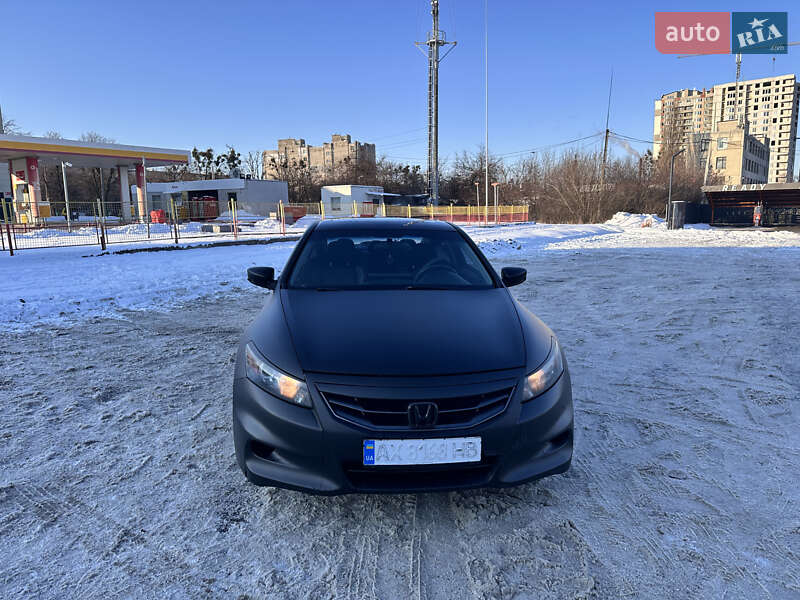 Купе Honda Accord 2012 в 