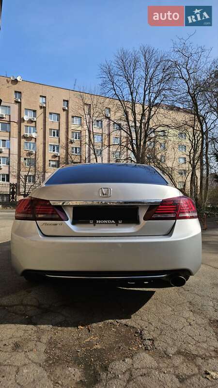 Седан Honda Accord 2013 в Киеве