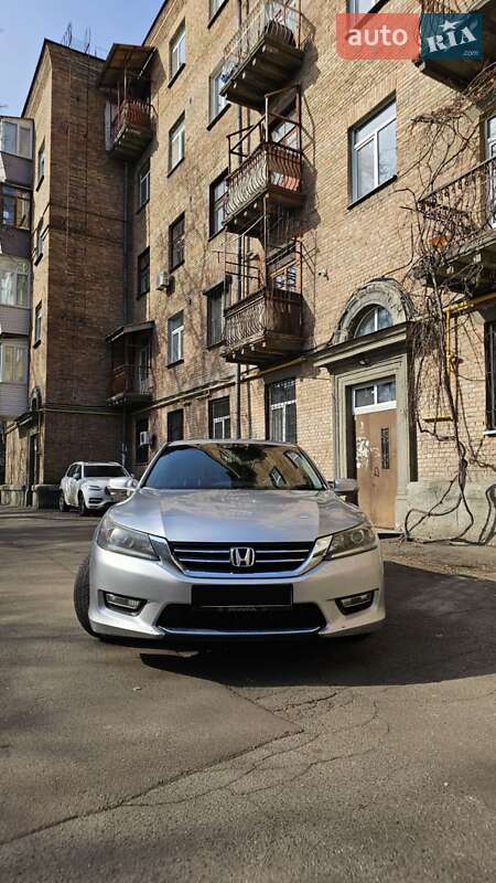 Седан Honda Accord 2013 в Киеве