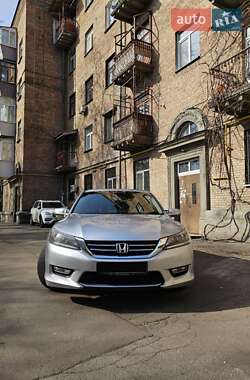 Седан Honda Accord 2013 в 