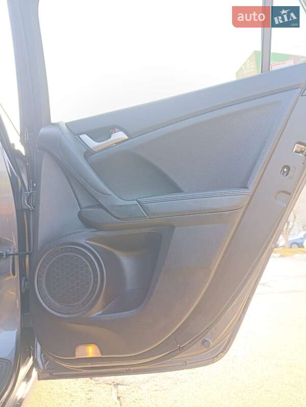 Універсал Honda Accord 2011 в Черкасах