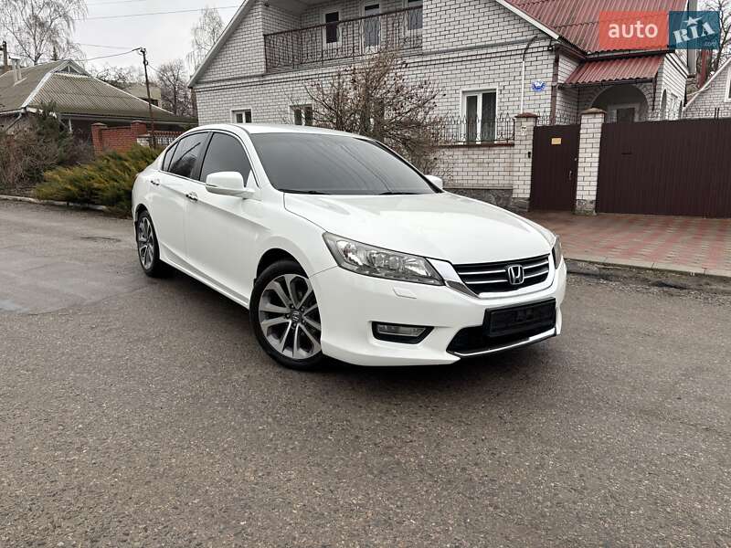 Седан Honda Accord 2013 в Краснограді