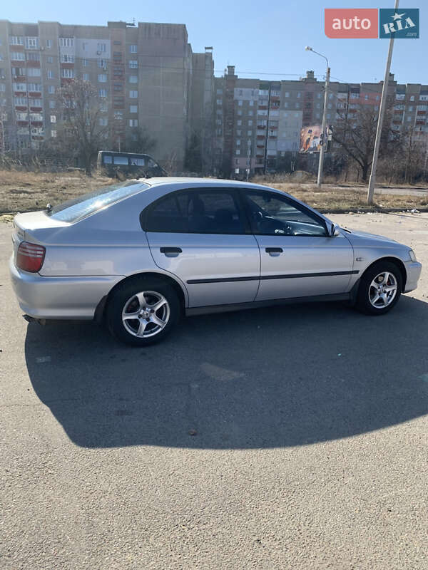 Лифтбек Honda Accord 2002 в Чернигове