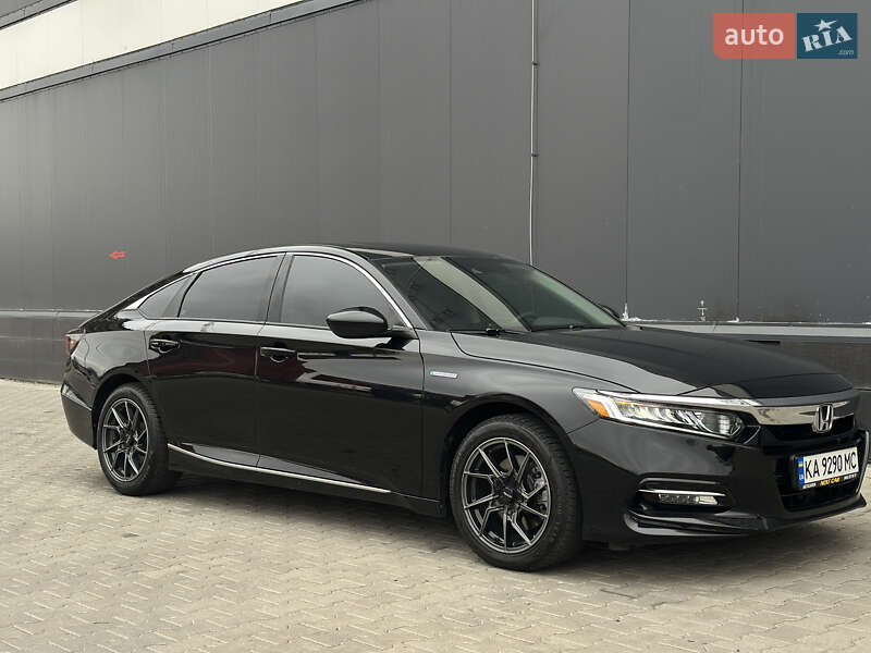 Седан Honda Accord 2018 в Киеве