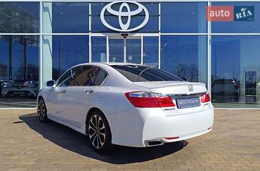 Седан Honda Accord 2015 в 