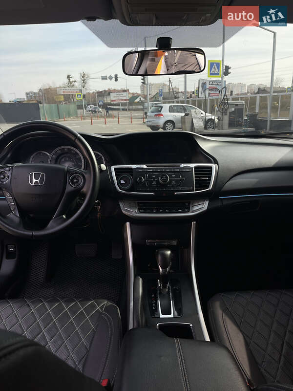 Седан Honda Accord 2015 в Києві