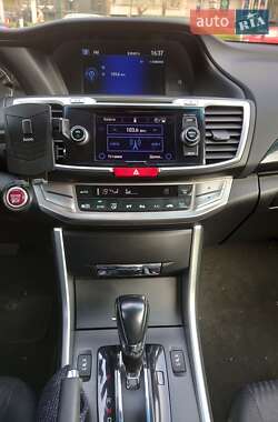 Седан Honda Accord 2013 в 