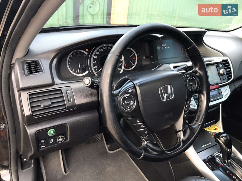 Седан Honda Accord 2013 в Карловке