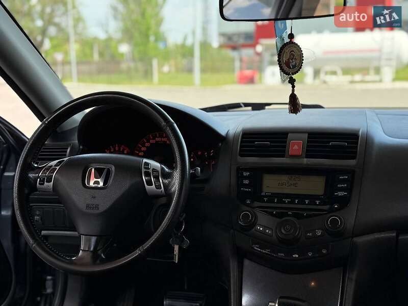 Седан Honda Accord 2004 в Першотравенске