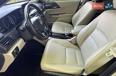 Седан Honda Accord 2013 в 