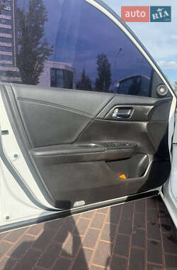 Седан Honda Accord 2013 в 