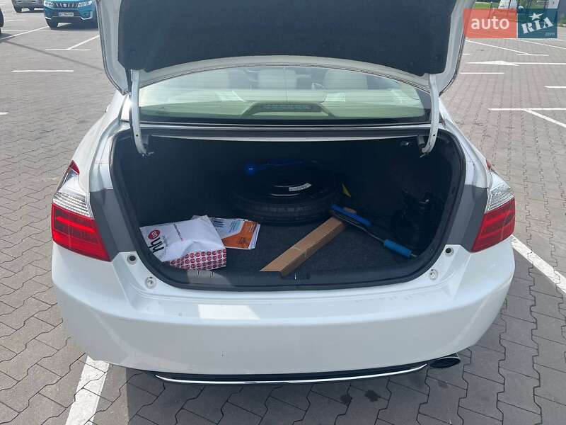 Седан Honda Accord 2013 в Вишгороді